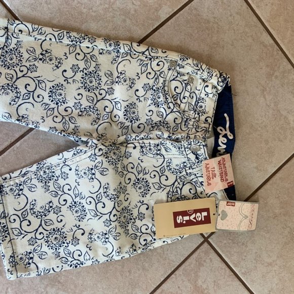 Brand New Levi's Capris Jeans Size 5T - Picture 1 of 1